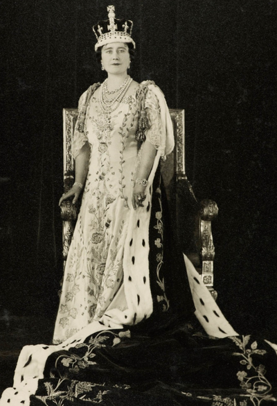 1937: Queen Elizabeth