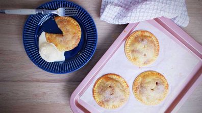 Jane de Graaff's easy apple hand-pies