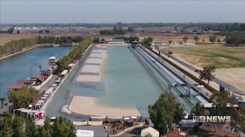 An artificial surfing stadium has been created in California.