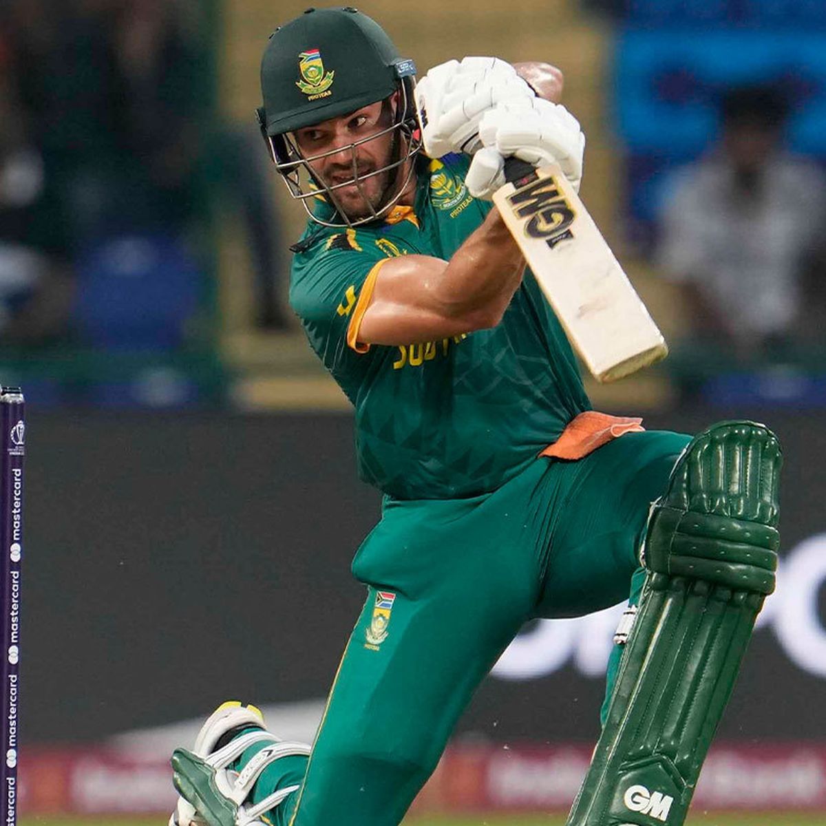 Sri Lanka earns its first win at Cricket World Cup. South Africa reaches  399-7 against England, National Sports