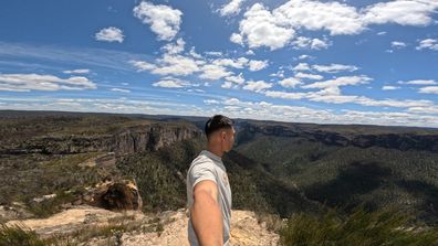 Standing on top of Baltzer Lookout in the Blue Mountains
