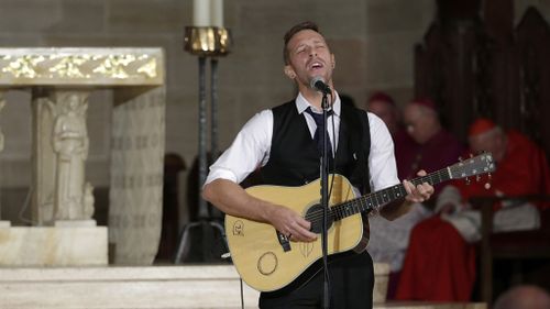 Coldplay frontman Chris Martin performed at the service. (AAP)