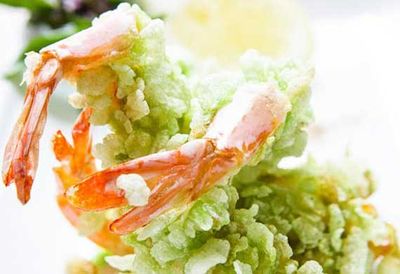 Green rice fried prawns