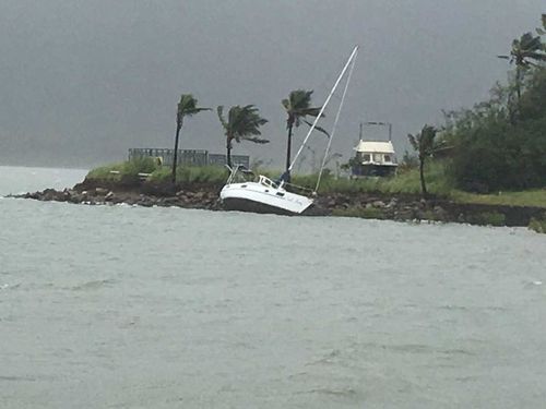 A yacht slipped its mooring at Shute Harbour in the Whitsundays (9NEWS)
