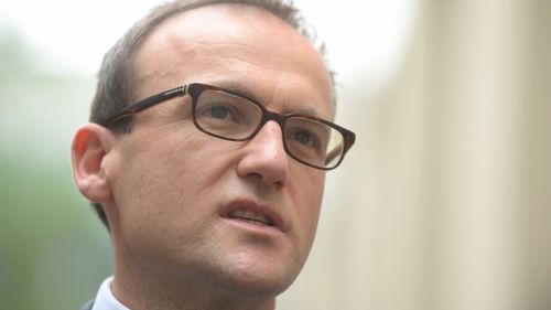 Greens MP Adam Bandt has urged for a senate inquiry into claims 7-Eleven workers on international student visas were being forced to work double shifts for half-pay. (AAP)