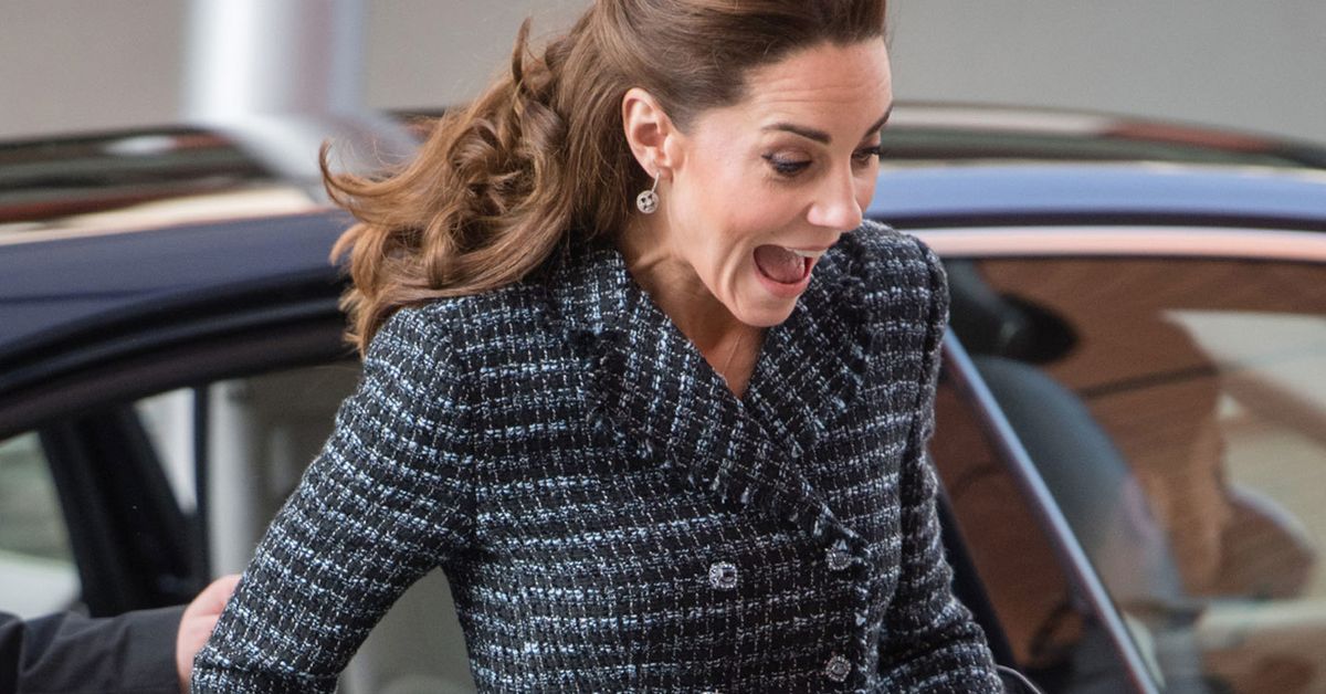 Kate Middleton avoids a wardrobe malfunction on visit to children's ...