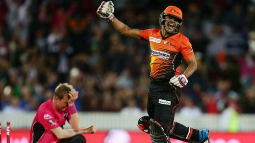 Yasir Arafat of the Scorchers celebrates victory as Brett Lee of the Sixers looks dejected during the Big Bash League final. (Getty)