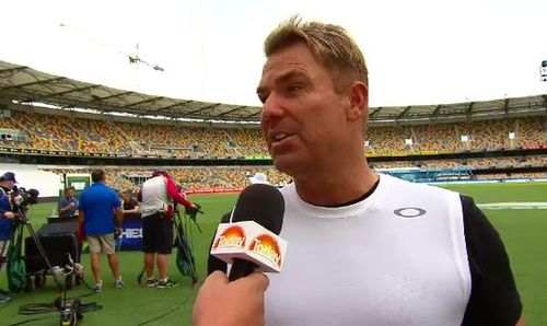 Shane Warne has hit back at Ian Botham's claims about the Australian team.