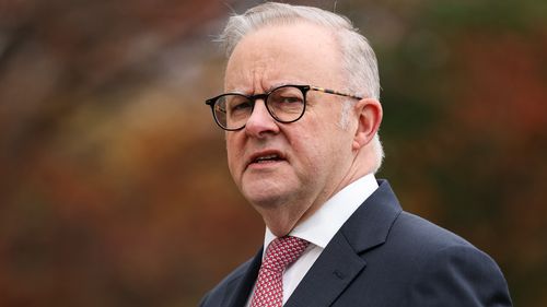 Il primo ministro Anthony Albanese durante una conferenza stampa a Canberra il 15 maggio.