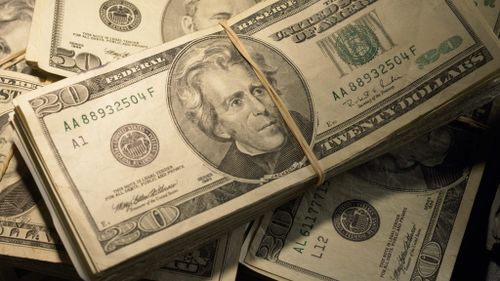 Le dollar américain a reculé face aux principales devises.  (Getty)