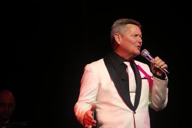 Tom Burlinson performing Swing that music in 2021