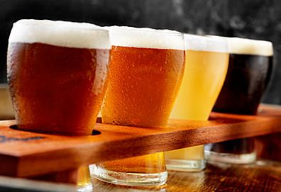 Tasting tray of craft beers (Getty)