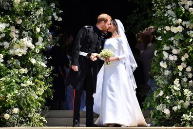 Le prince Harry et Meghan Markle s'embrassent alors qu'ils partent à la chapelle Saint-George du château de Windsor après leur cérémonie de mariage. 