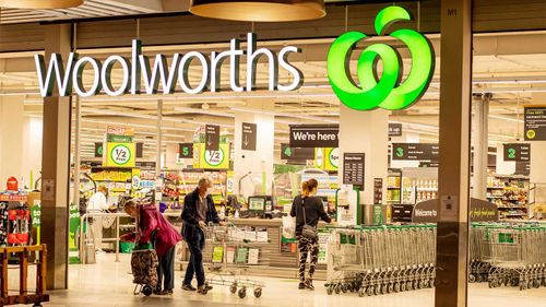 The front of a Woolworths supermarket.