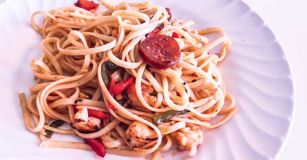 Garlic prawn pasta with basil and chorizo - 9Kitchen