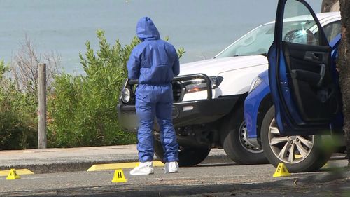 L'homme a été retrouvé près d'un SUV bleu dans le parking d'Umina, sur la côte centrale de Nouvelle-Galles du Sud.
