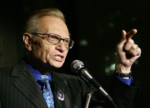 Larry King speaks to guests at a party held by CNN, celebrating King's fifty years of broadcasting in New York (Photo: April 18, 2007)
