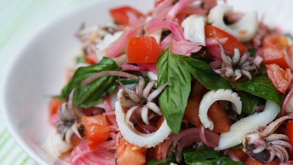 Salad of cuttlefish, tomato and sweet sour onions