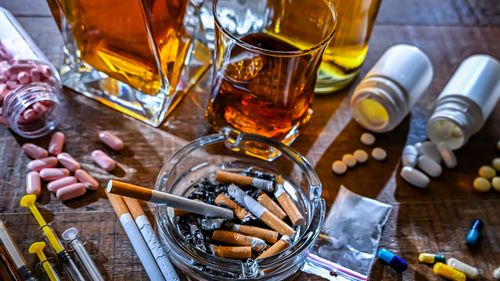 Álcool e nicotina foram os medicamentos legais mais consumidos.