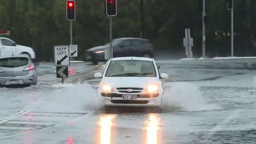 The town of Mossman north of Port Douglas has experienced localised flooding. (9NEWS) 