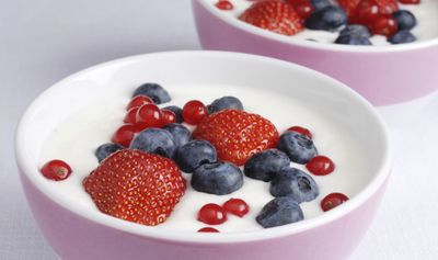 <strong>Low-fat yoghurt or
low-fat cheese sticks with seasonal fruit</strong>