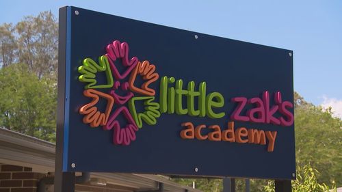 Un segno della Little Zak's Academy, un centro per l'infanzia a Doonside. 