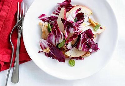 Red sensation pear and quail salad