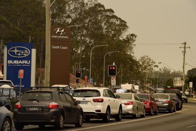 Traffic queue on Beach Road in Batemans Bay as the NSW RFS has called for all tourists to leave the area ahead of this weekend's hazardous fire conditions.  Batemans Bay, NSW. 2nd January, 2020. Photo: Kate Geraghty 
