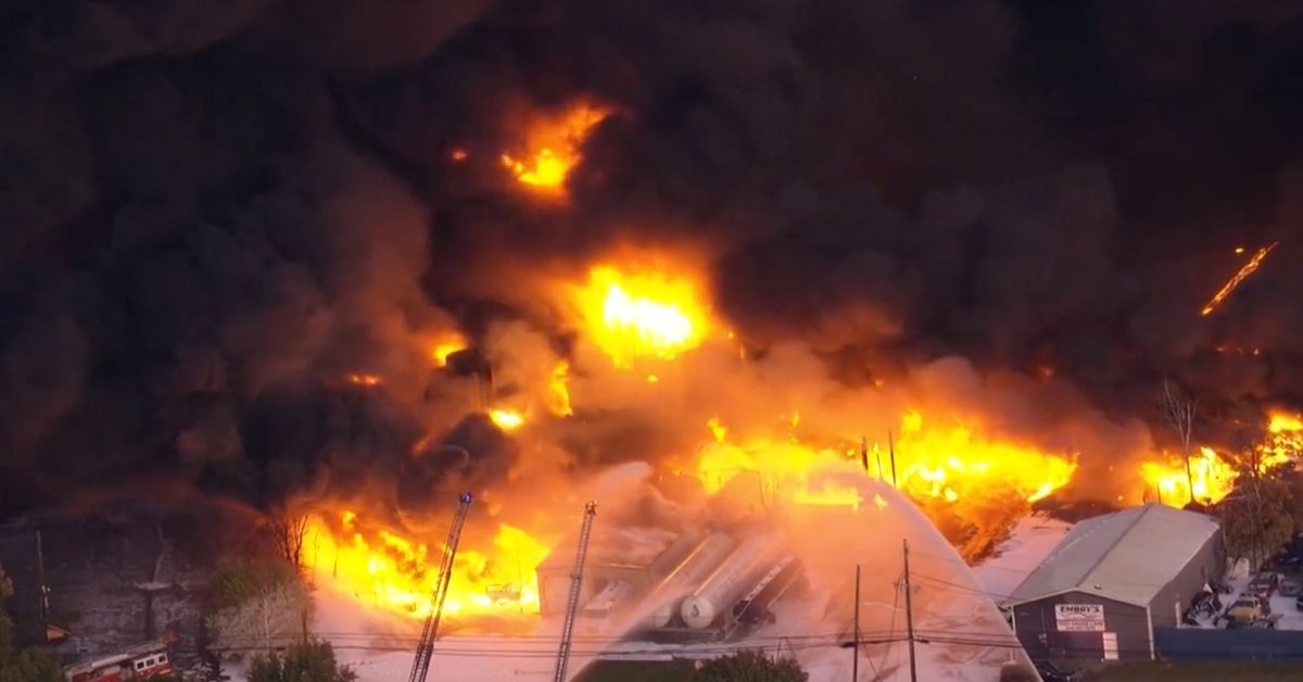 Death toll rises to at least nine in Kentucky cargo plane crash