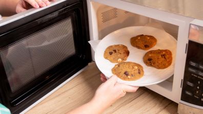 Yes, you can make cookies in the microwave