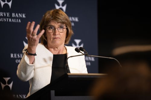 A governadora do Reserve Bank, Michele Bullock, durante uma conferência de imprensa no Reserve Bank.