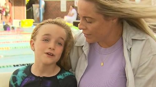 Seven-year-old Phoebe Van Niel from Perth is being hailed a hero for her quick-thinking which saved a two-year-old toddler, who had accidentally fallen into a pool at a hotel in Broome.