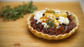 Balsamic onion tart with goat cheese and thyme