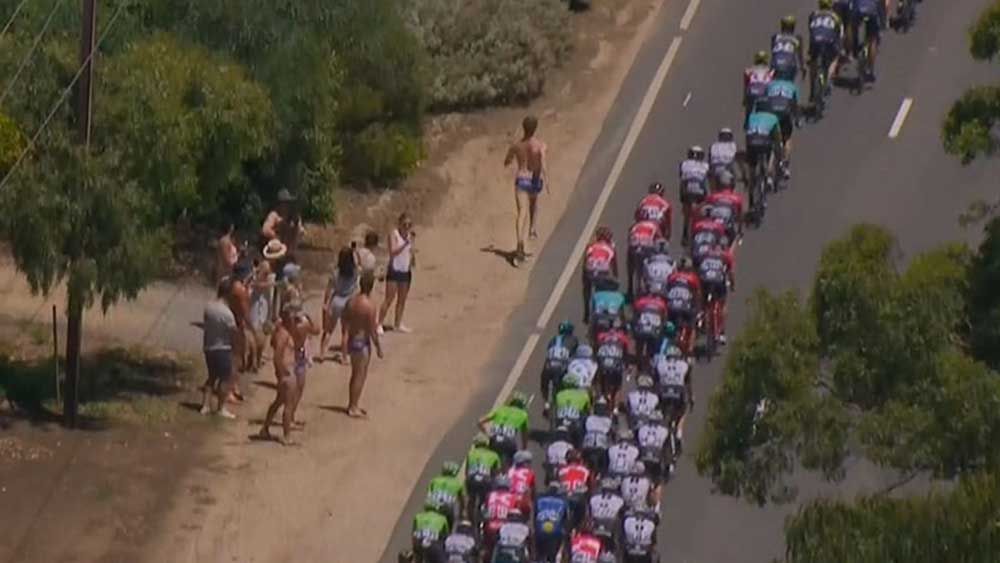 Tour Down Under: Cycling fan takes on peloton in nothing but budgie smugglers