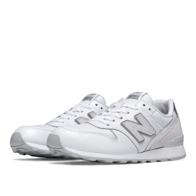 <strong>New Balance 996 - $200</strong>