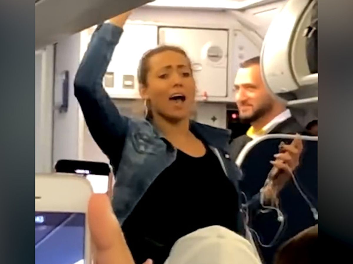 Drunk woman goes berserk, kicked off flight to Ibiza: video