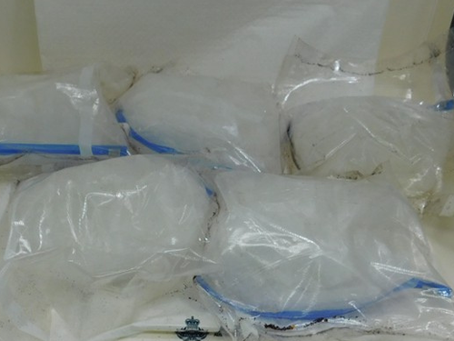 19 year old teenager arrested after allegedly trying to import $14.8 million of meth into Australia from Canada. He told authorities a stranger on social media paid him $3500 to import what he was told were vapes.