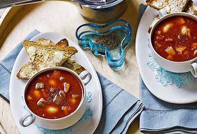 Tomato, bean and bacon soup