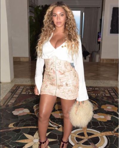 Queen Bey welcomed twins Rumi and Sir Carter into the world at 5.13 am on June 13. That's just six weeks ago, but Beyonce has already bounced back and is in the most AMAZING shape.<br />
In a pic posted to her Instagram account, the newly-minted mama of three, sported a low-cut white blouse with bell cuffs and a high-waisted detailed mini skirt that showed off her long, toned legs. Not an ounce of jiggle to be seen!&nbsp;<br />
Frankly, it's nothing short of magical. Why? Because carrying a baby (let alone twins) is a big deal. We all know that.<br />
Of course, giving birth is a pretty huge event too and the biggest of all - being a mother. Most of us mere mortals take a good six to 12 months to regain our figures post-birth, but celebrities such as Beyonce seem to do with amazing speed (and not a little style) too.<br />
Want to see? Here, a sneak peak album of A-List mamas who look incredible and are clearly feeling it too.<br />
Click through and get ready to be awed.<br />
<br />