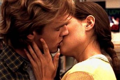 Katie Holmes has made some dubious relationship choices, none more so than when her character Joey Potter hooked up with that self-absorbed sop Dawson Leery (James Van Der Beek) &mdash; thank god she eventually ended up with Pacey (Joshua Jackson).