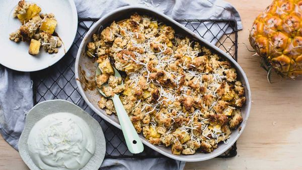 Pineapple gingerbread crumble