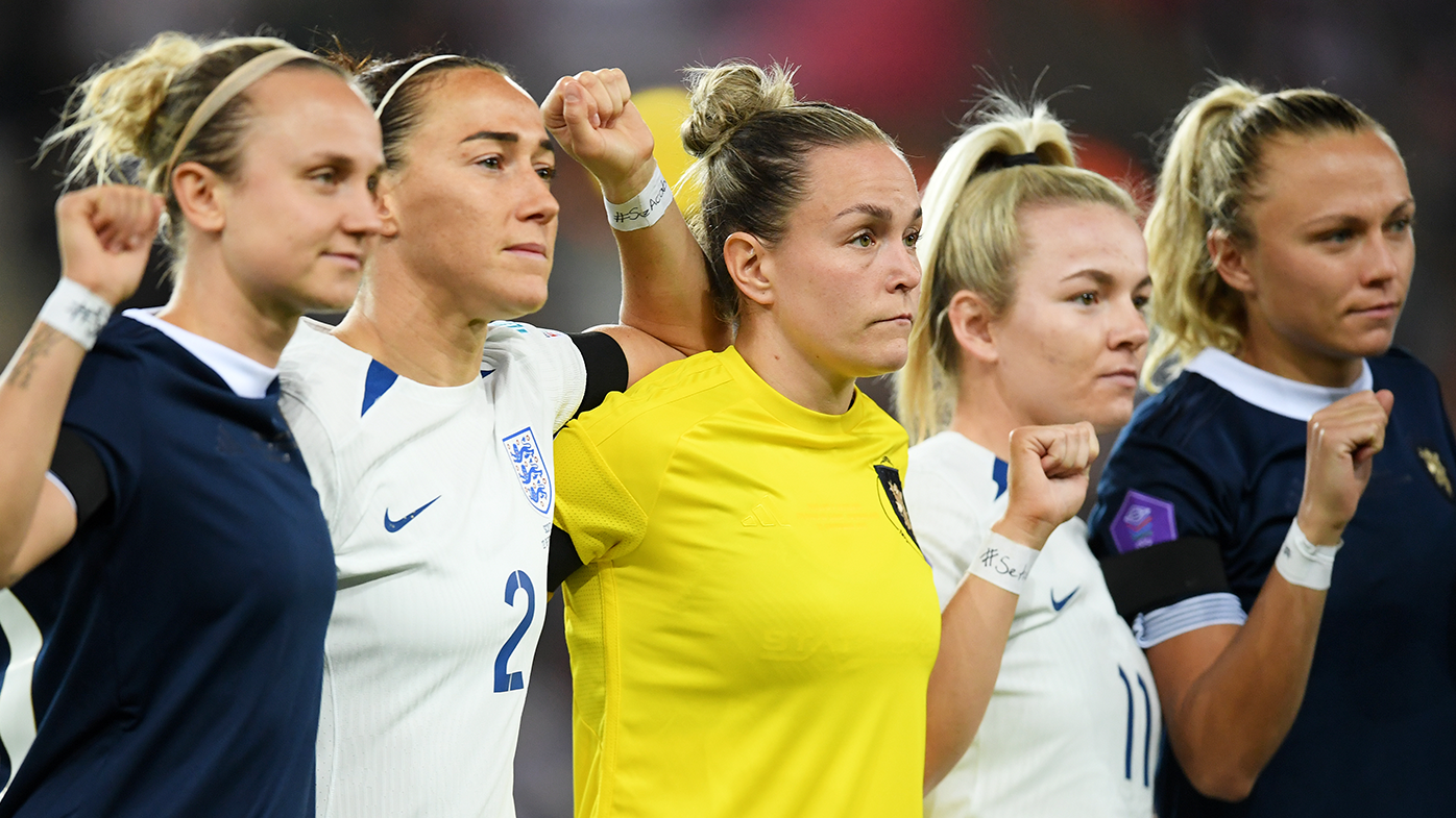 Martha Thomas, Lee Gibson and  Claire Emslie if Scotland pose with Lucy Bronze and Lauren Hemp of England ahead of their Women&#x27;s Nations League match.