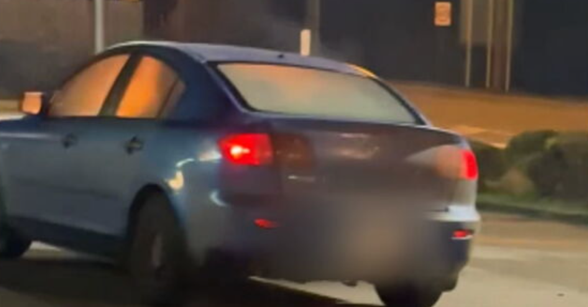 Clumsy arsonist sets themself on fire in attack on Queensland tobacconist