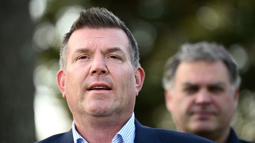 Saunders renunciou após um mandato de dois anos e meio, numa medida que surpreendeu alguns colegas do partido.