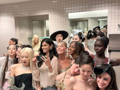 Met Gala selfie 2026 bhavitha mandava blackpink margot robbie gracie abrams rachel sennott Ayo Edebiri Audrey Nuna EJAE awar odhiang