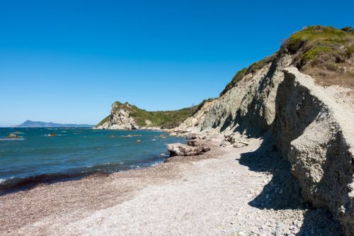 Un turista americano viene trovato morto su una piccola isola greca e altri tre risultano dispersi