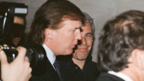 Donald Trump e Jeffrey Erastein, do Victoria's Secret Angels, em 1997.