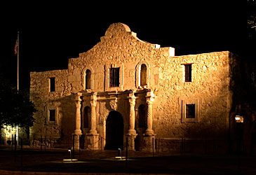 Which leader won the Battle of the Alamo in 1836 in the Texas Revolution?
