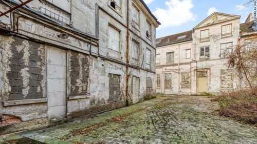 Thirty-year-old corpse found in basement of abandoned Parisian mansion  