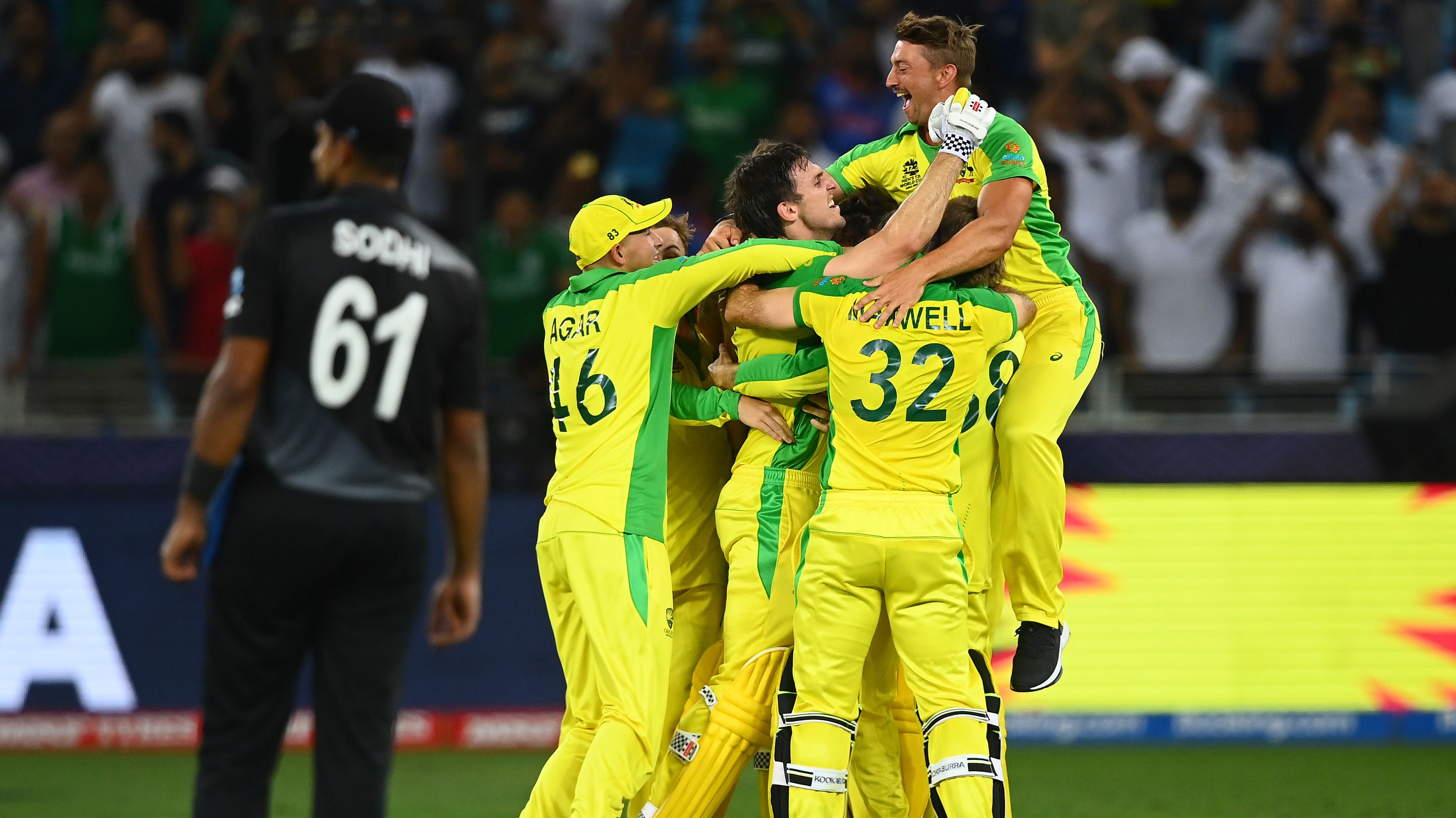 Australia players celebrate winning the 2021 T20 World Cup final.